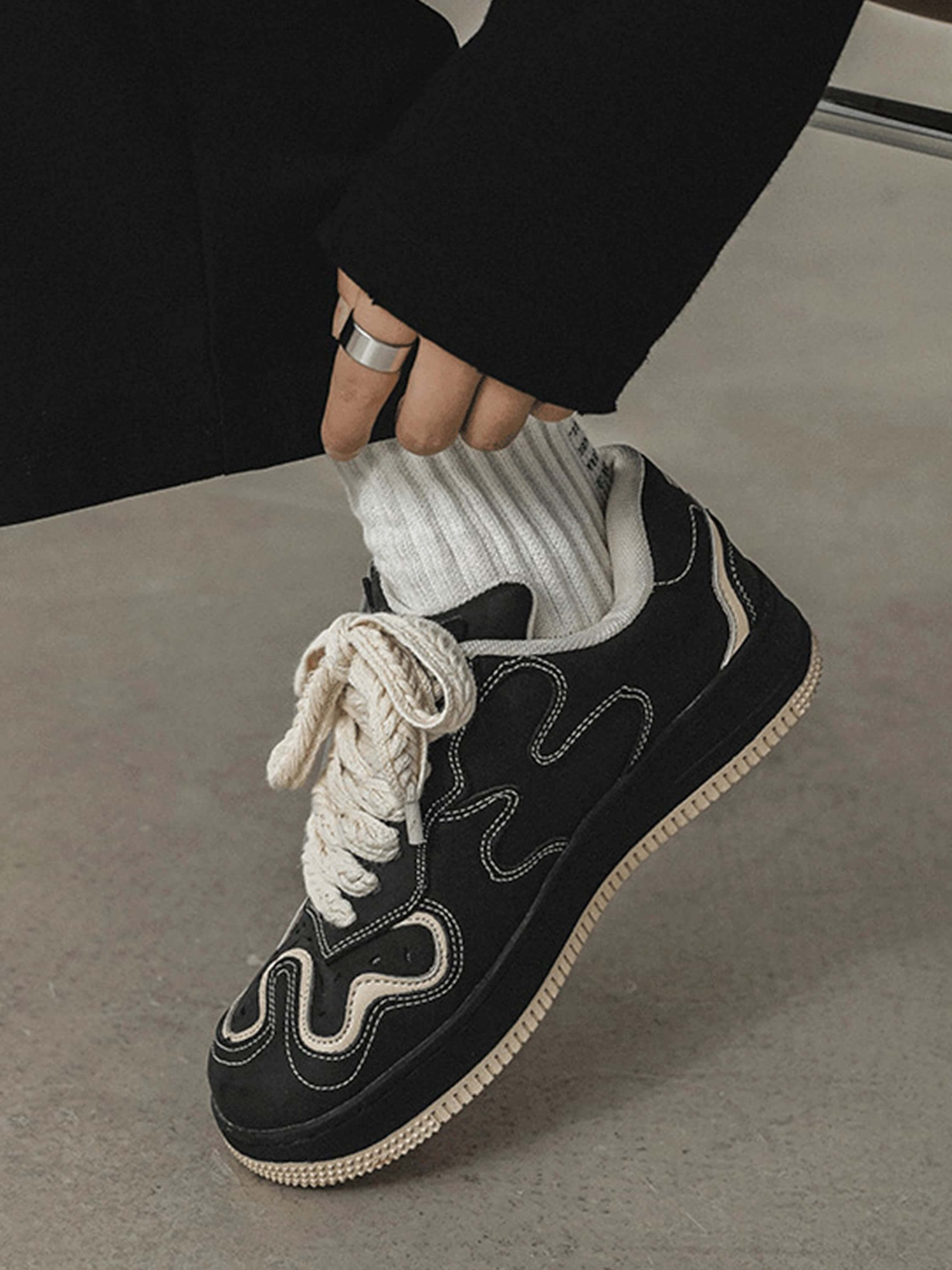 ROUND TOE CASUAL SNEAKERS BLACK AND BEIGE