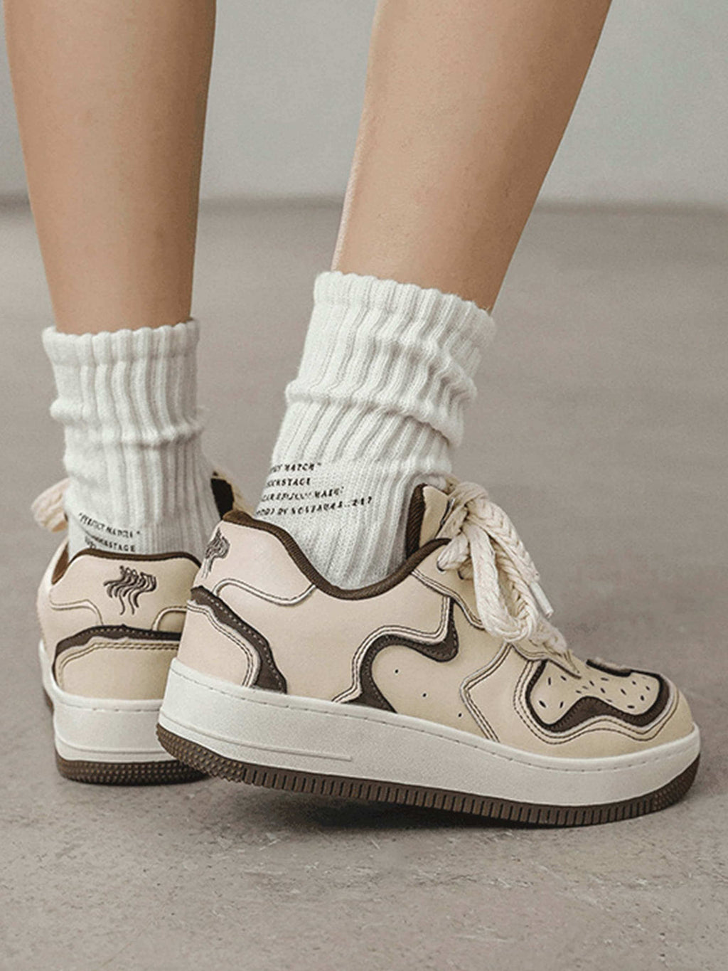 ROUND TOE CASUAL SNEAKERS BLACK AND BEIGE