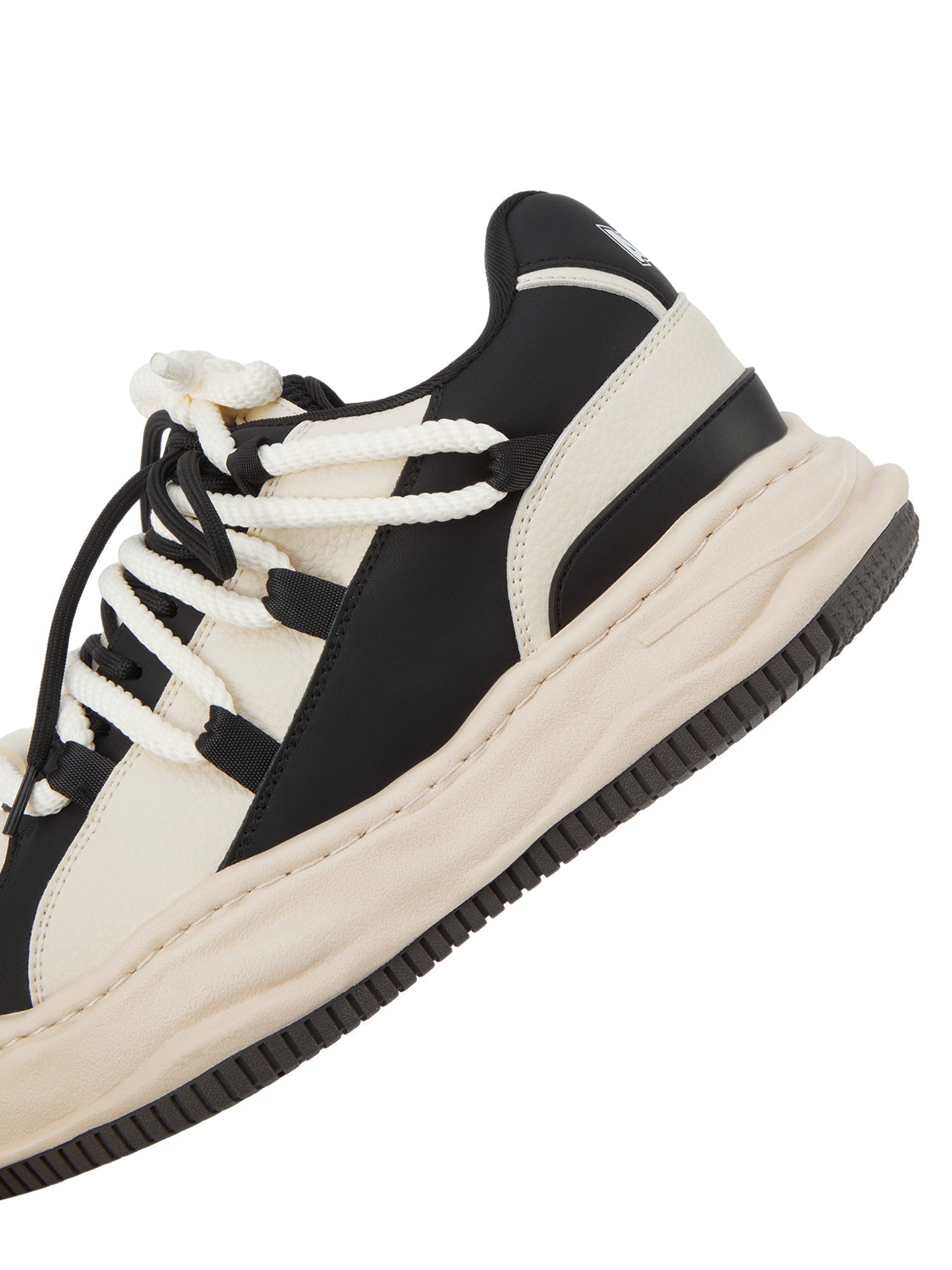 ROUND TOE HIGH SNEAKERS