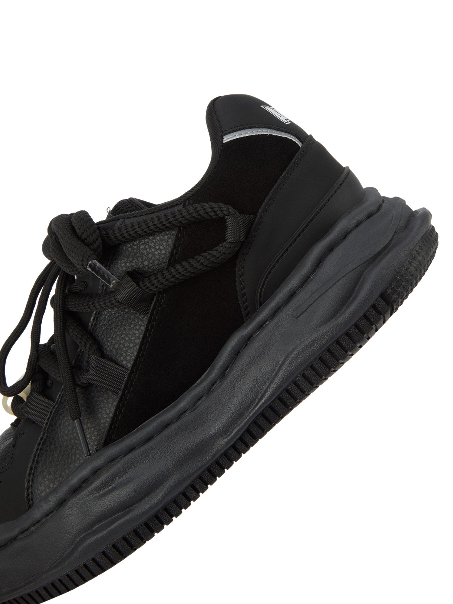 ROUND TOE HIGH SNEAKERS