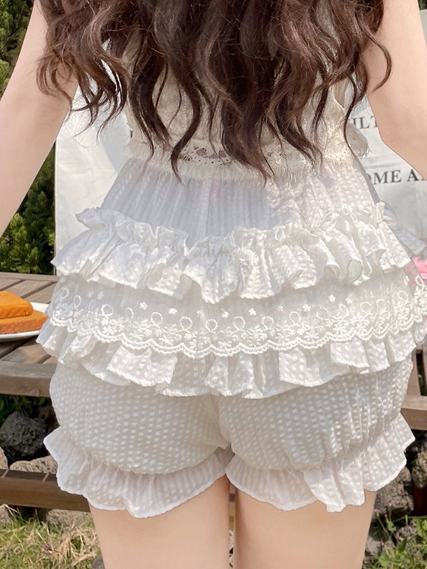RUFFLED LACE SHORTS WITH MULTIPLE LAYERS FOR A FEMININE TOUCH