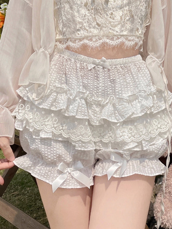 RUFFLED LACE SHORTS WITH MULTIPLE LAYERS FOR A FEMININE TOUCH