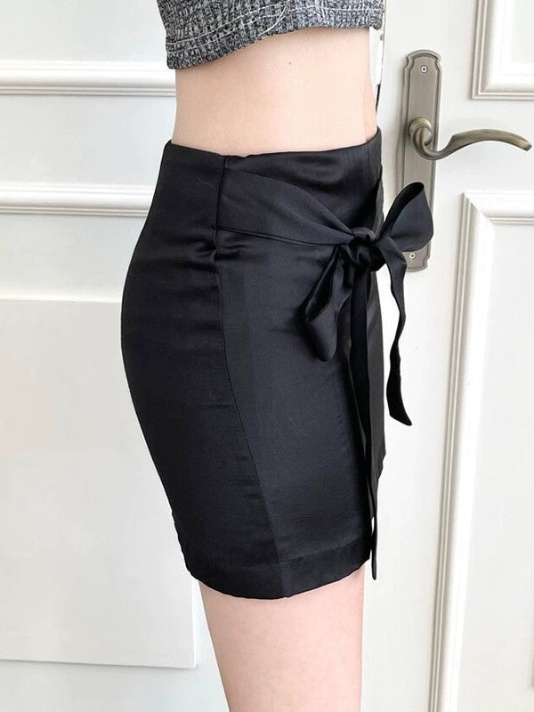 SATIN MINI SKIRT WITH BOW DETAIL - ELEGANT SATIN MINI SKIRT