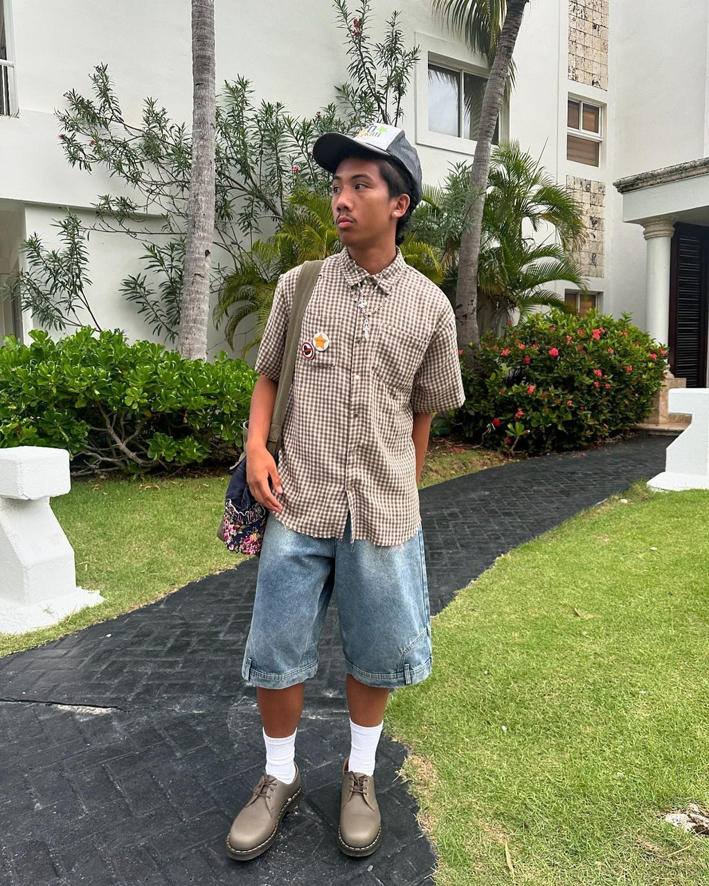 SHORT-SLEEVED BUTTON-DOWN SHIRT WITH ABSTRACT PRINT AND LAPEL COLLAR