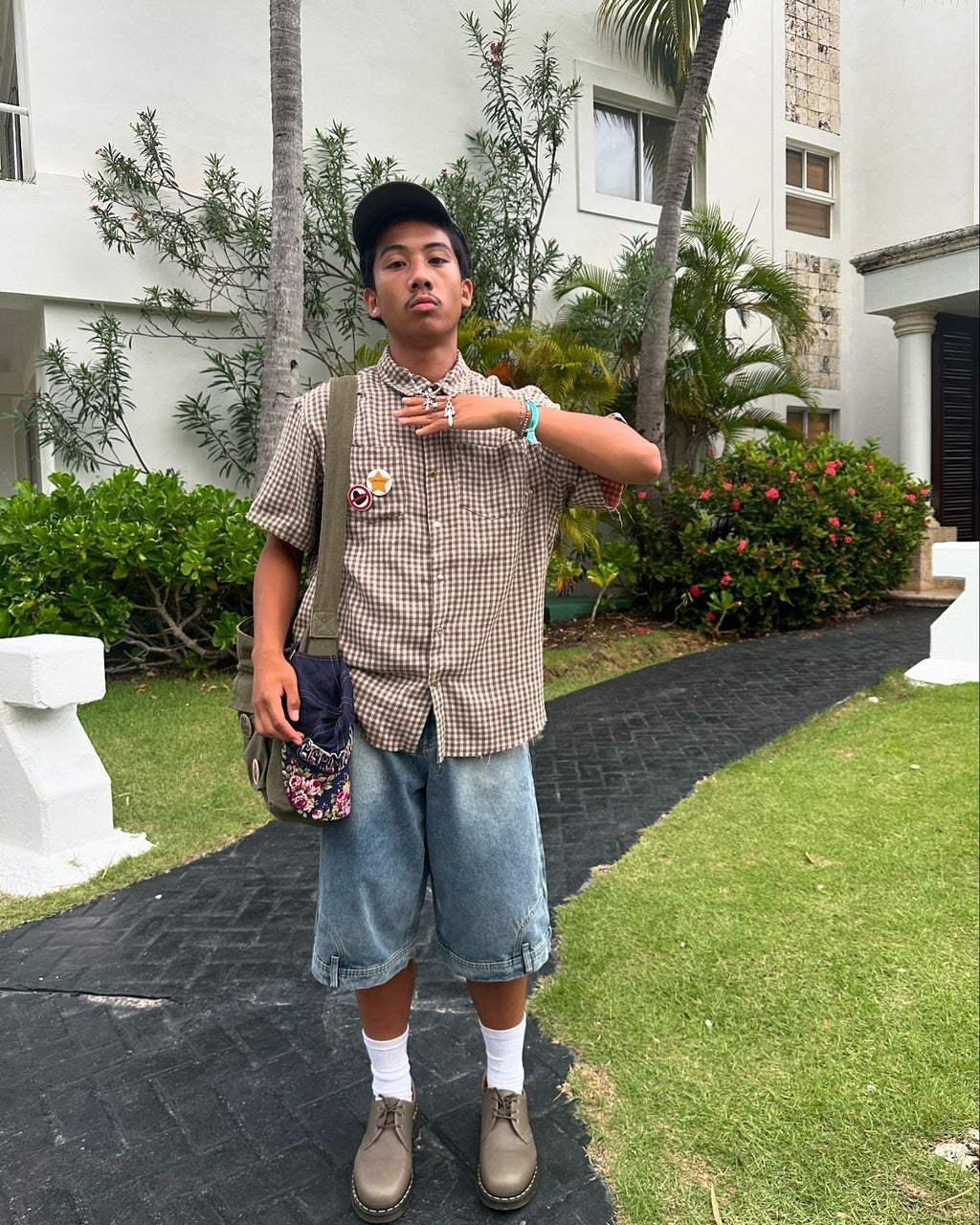 SHORT-SLEEVED BUTTON-DOWN SHIRT WITH ABSTRACT PRINT AND LAPEL COLLAR