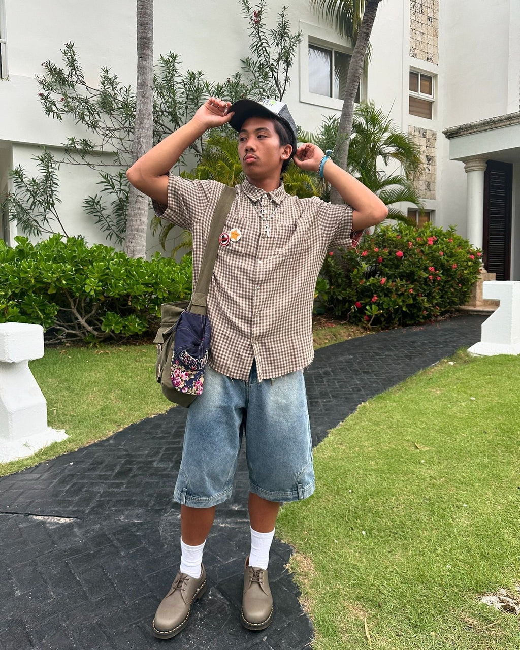 SHORT-SLEEVED BUTTON-DOWN SHIRT WITH ABSTRACT PRINT AND LAPEL COLLAR