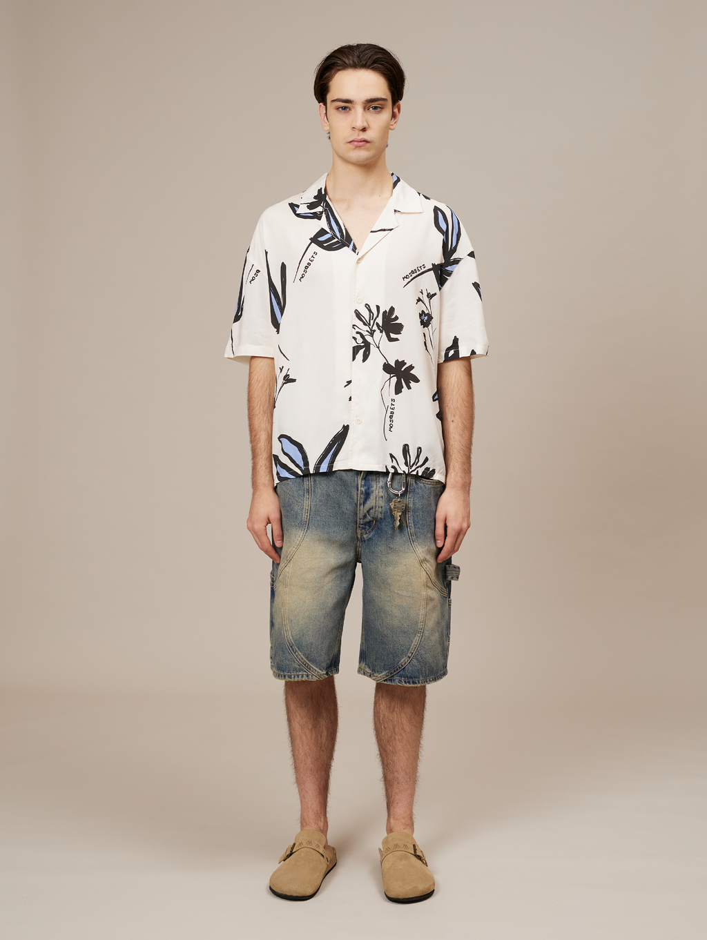 SHORT-SLEEVED SHIRT ANTIQUE WHITE FLOWER PRINT WEARS SIZE LARGE