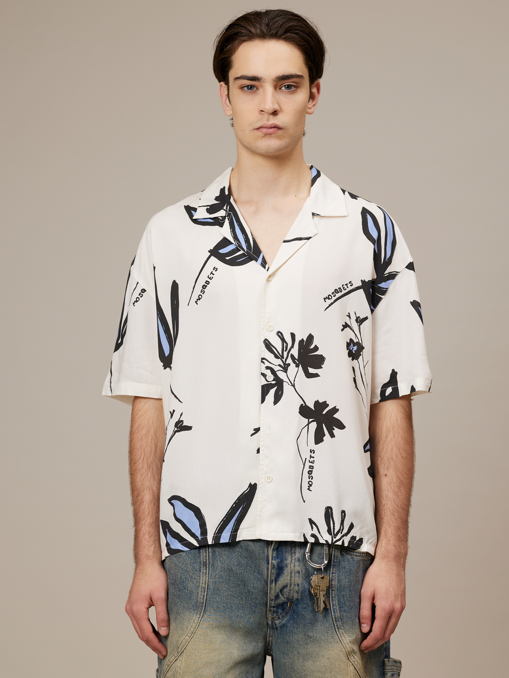 SHORT-SLEEVED SHIRT ANTIQUE WHITE FLOWER PRINT WEARS SIZE LARGE