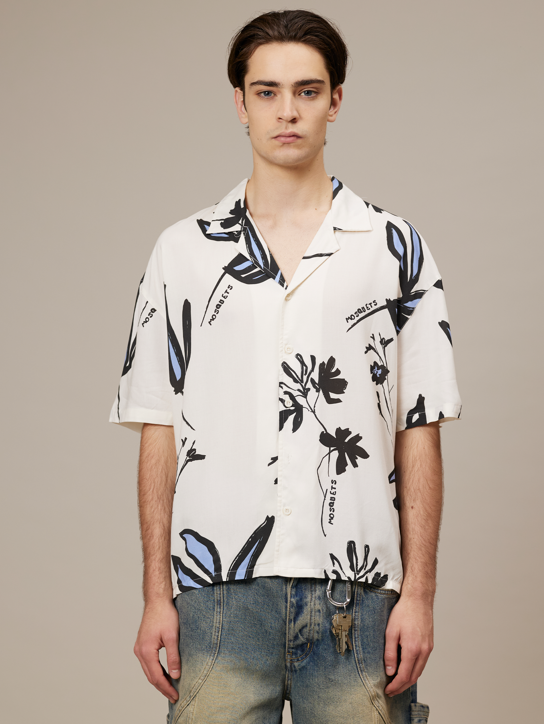 SHORT-SLEEVED SHIRT ANTIQUE WHITE FLOWER PRINT WEARS SIZE LARGE