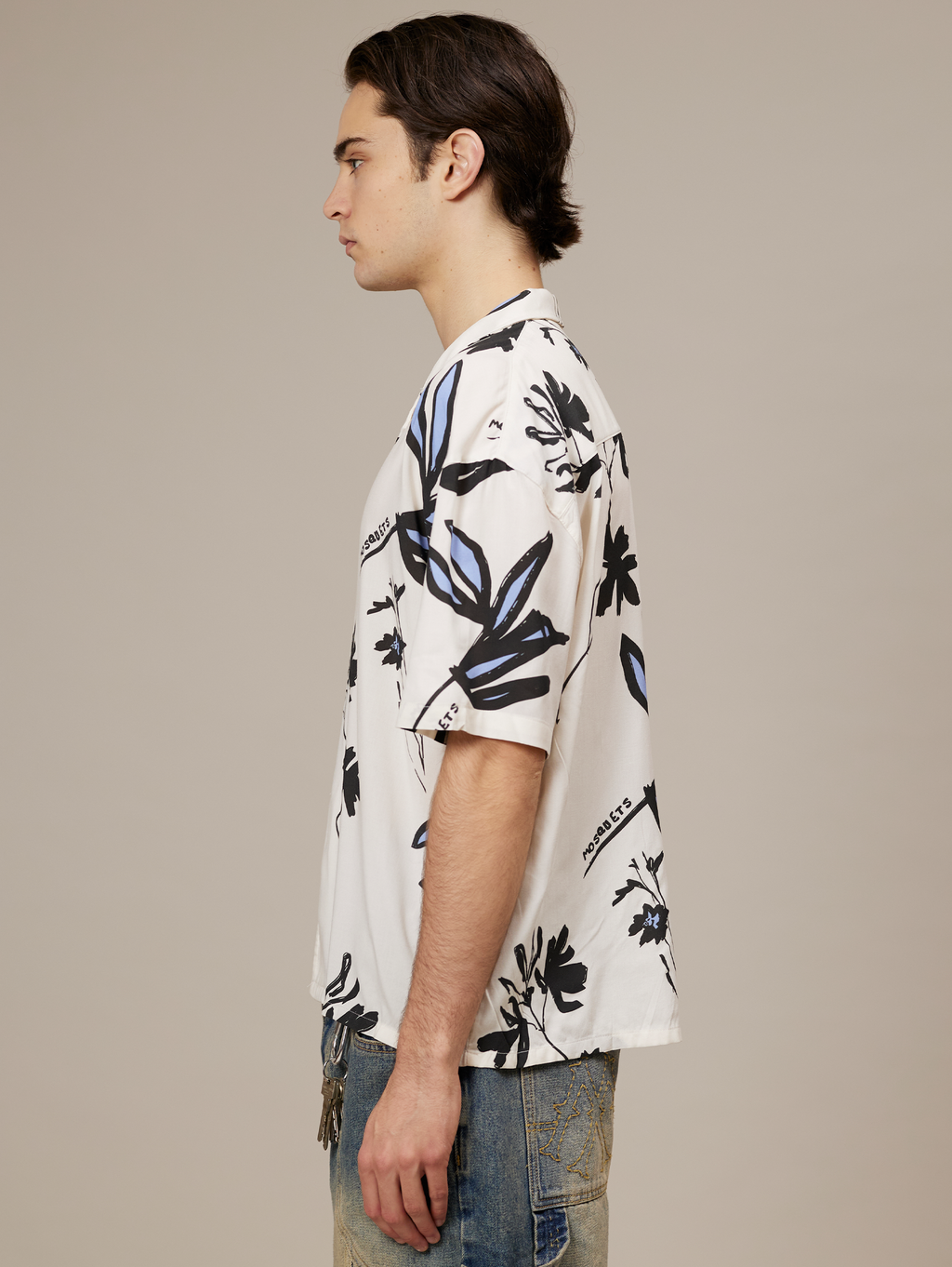 SHORT-SLEEVED SHIRT ANTIQUE WHITE FLOWER PRINT WEARS SIZE LARGE