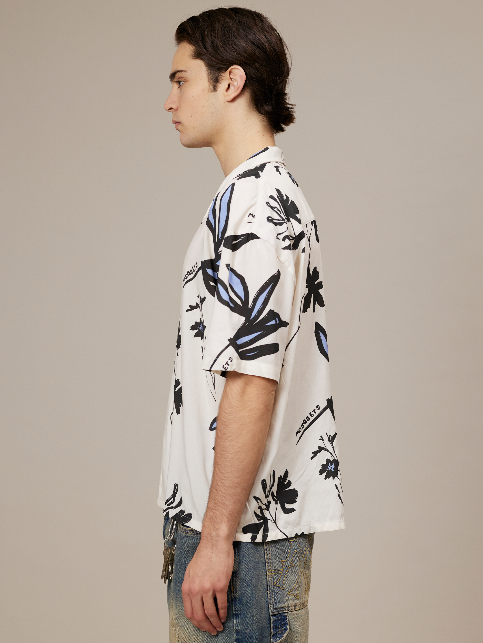 SHORT-SLEEVED SHIRT ANTIQUE WHITE FLOWER PRINT WEARS SIZE LARGE