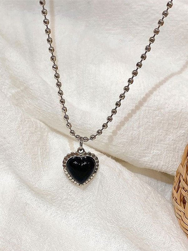 SILVER NECKLACE WITH BLACK HEART PENDANT AND BLACK PATTERN DESIGN