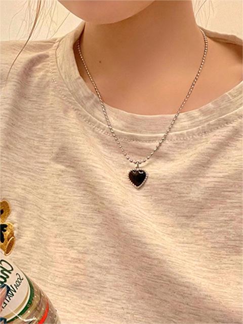 SILVER NECKLACE WITH BLACK HEART PENDANT AND BLACK PATTERN DESIGN