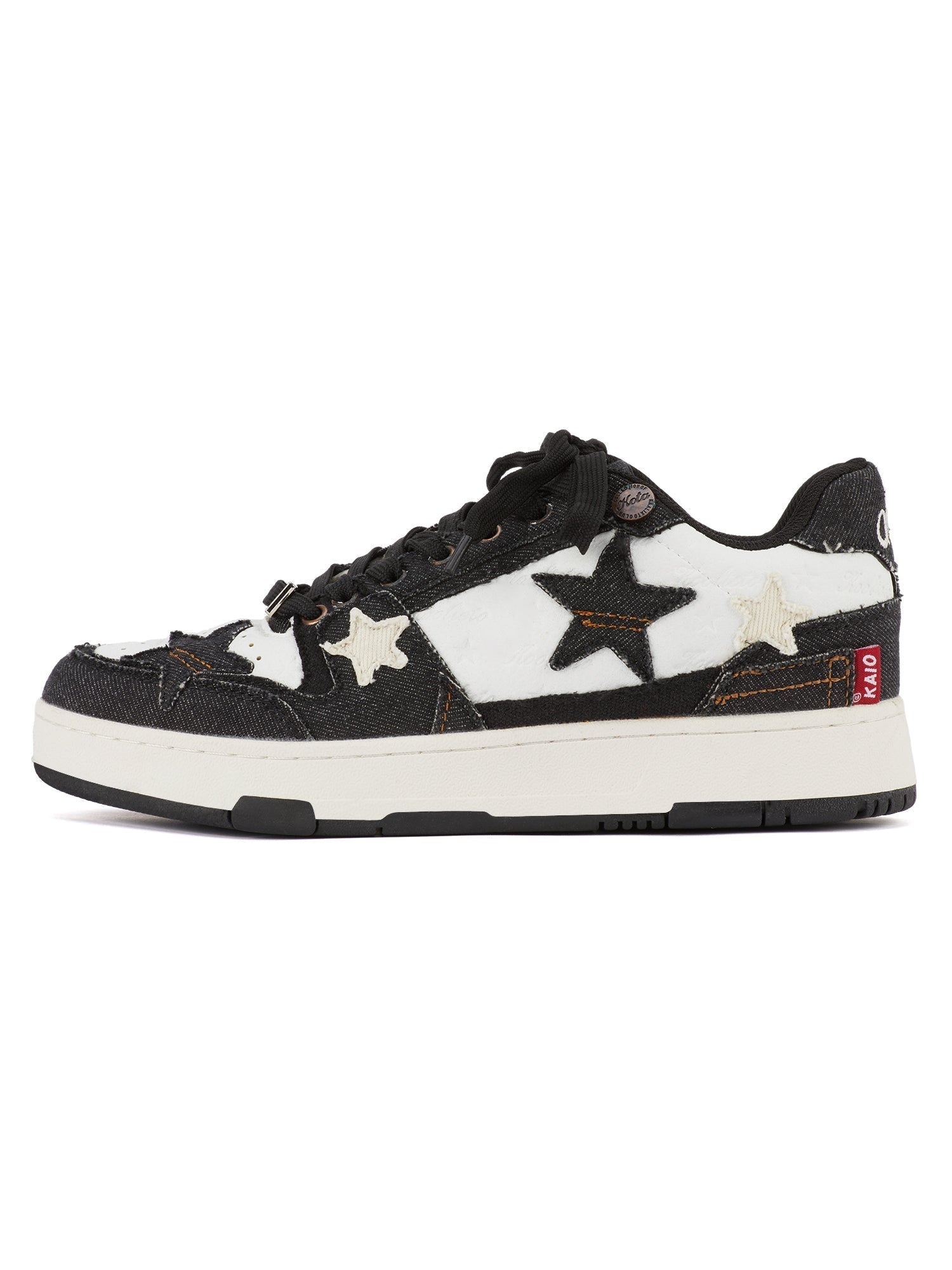 STAR SNEAKERS IN BLACK AND WHITE CASUAL ROUND TOE DESIGN