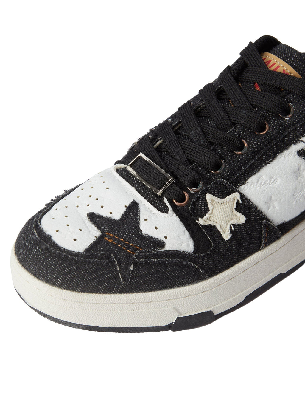 STAR SNEAKERS IN BLACK AND WHITE CASUAL ROUND TOE DESIGN