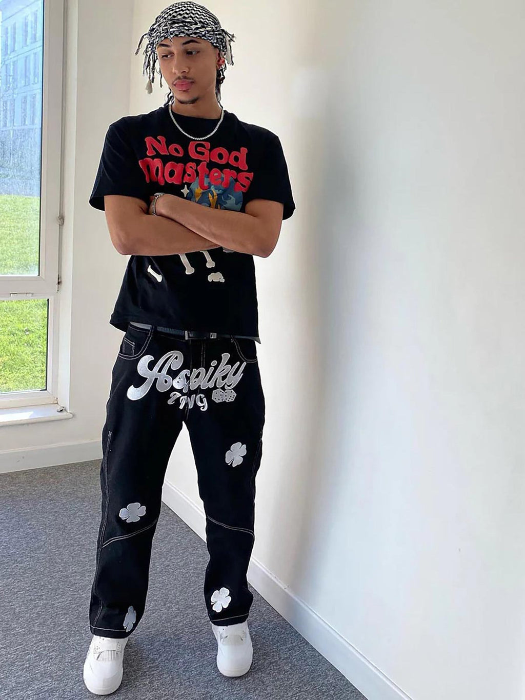 STRAIGHT-LEG JEANS WITH LUCKY CLOVER EMBROIDERY AND WHITE STITCHING