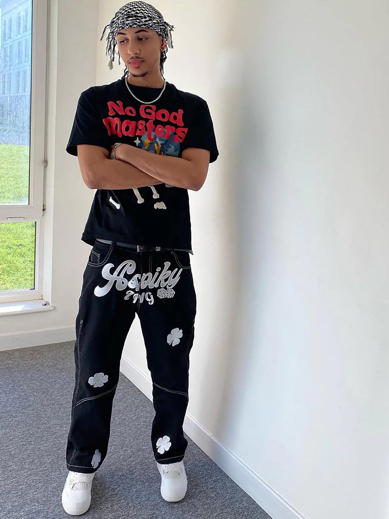 STRAIGHT-LEG JEANS WITH LUCKY CLOVER EMBROIDERY AND WHITE STITCHING