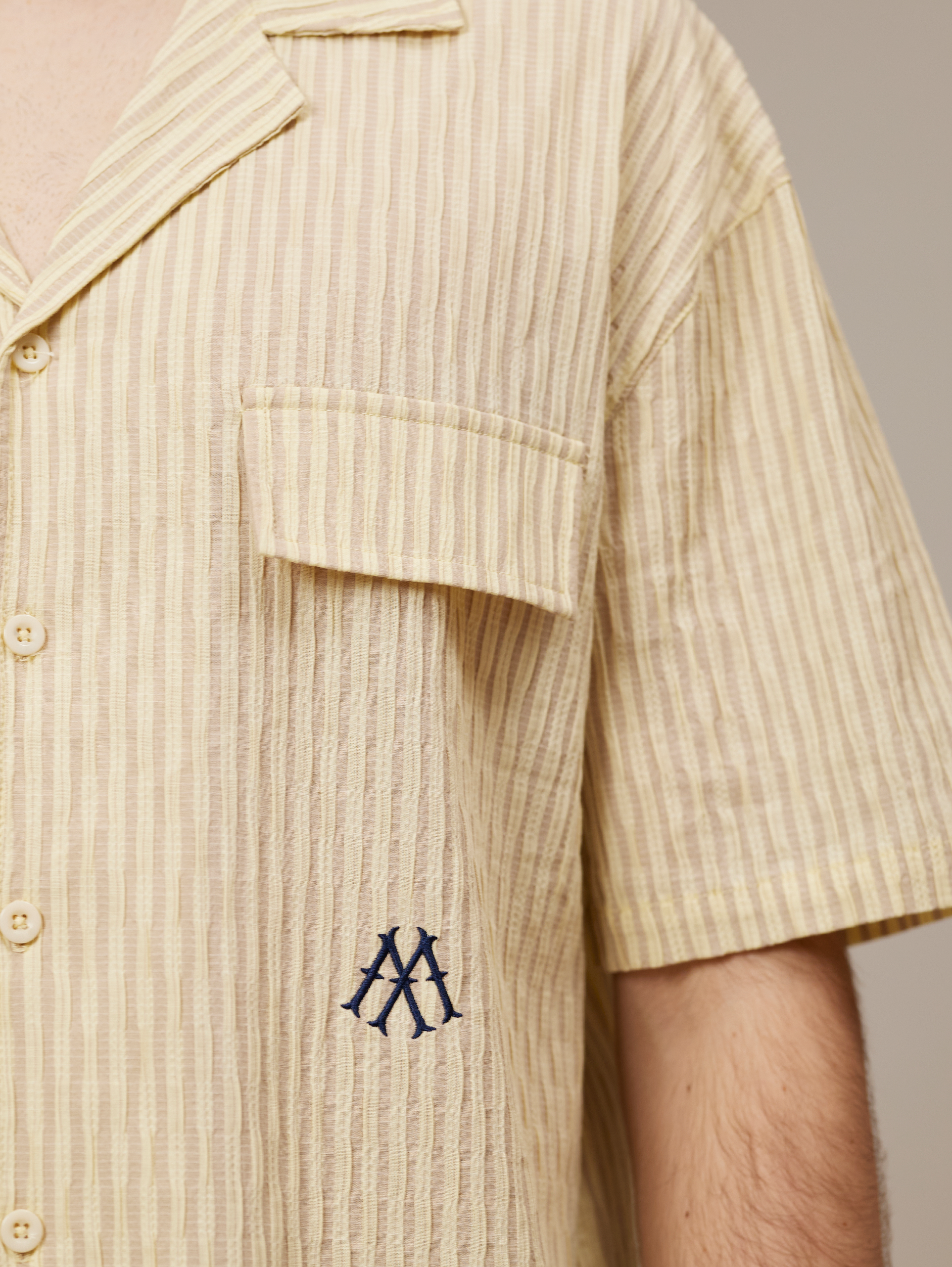 STRIPED SHORT-SLEEVED SHIRT IN YELLOW BEIGE COTTON SEERSUCKER