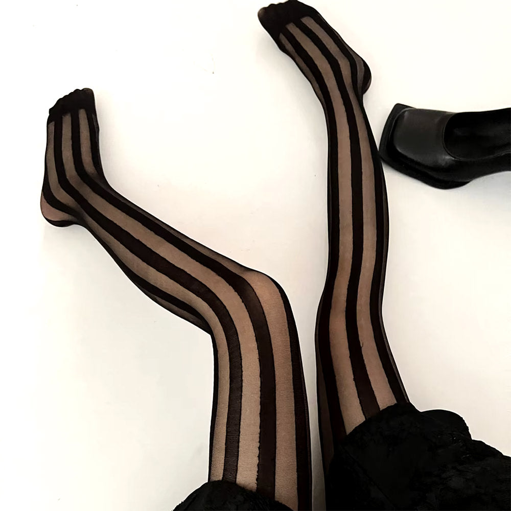 STRIPES TIGHTS: BLACK VERTICAL STRIPES TIGHTS AND SHOES