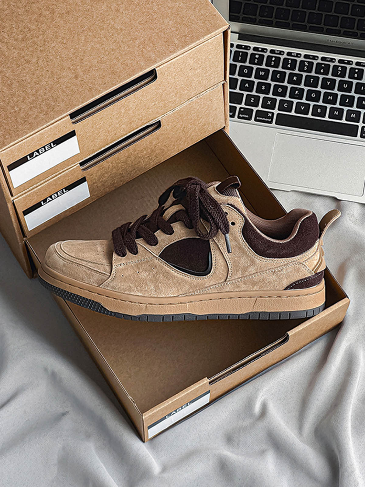 SUEDE SNEAKER WITH HEEL INCREASE AND WASHING MODE - TAN AND BROWN