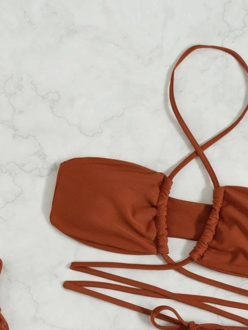 THREE-PIECE BIKINI SWIMSUIT WITH CROSS DESIGN AND LACE DETAILS