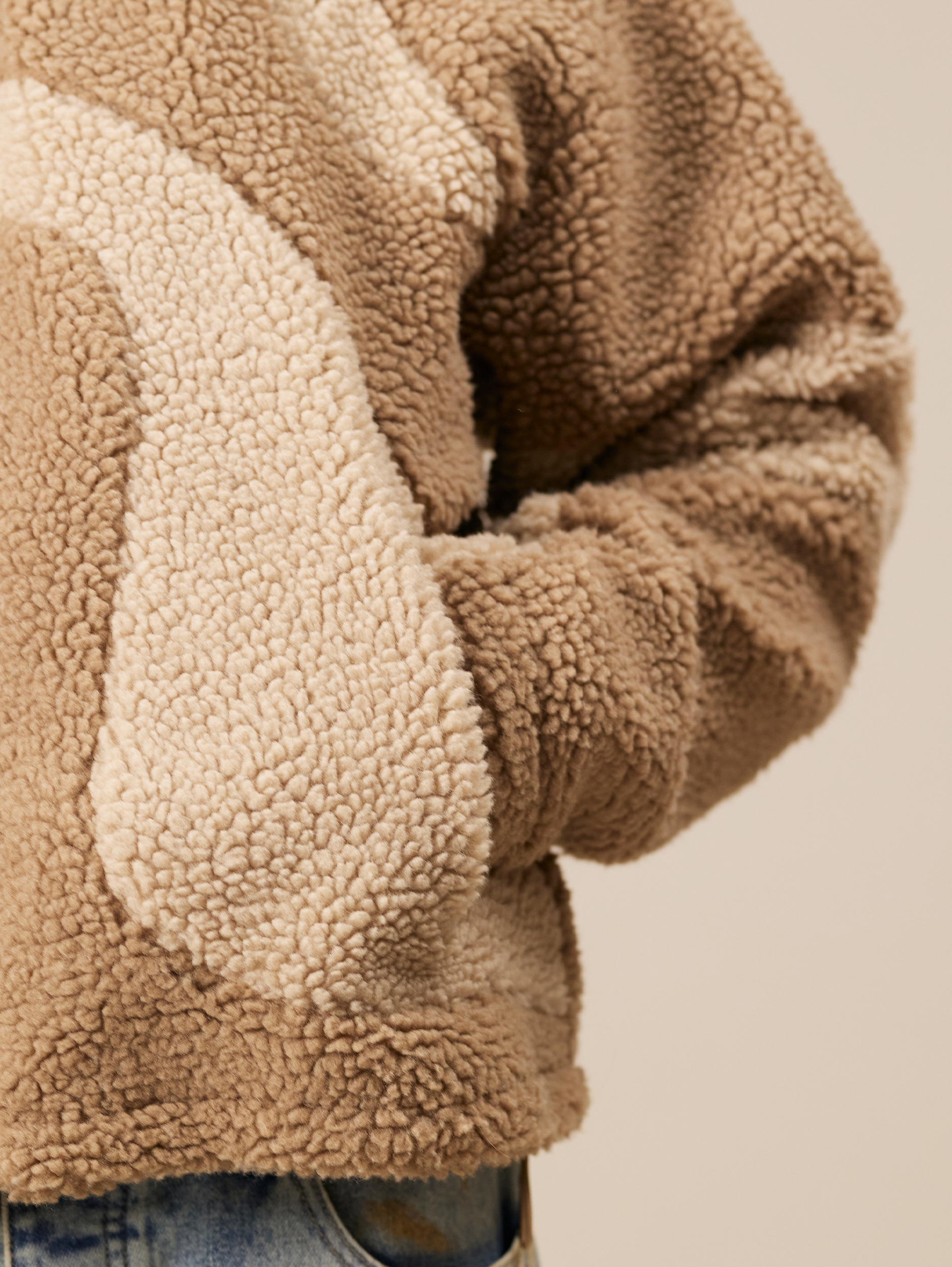 TWO-TONE FLEECE JACKET WITH OVERSIZED DROPPED SHOULDER DESIGN