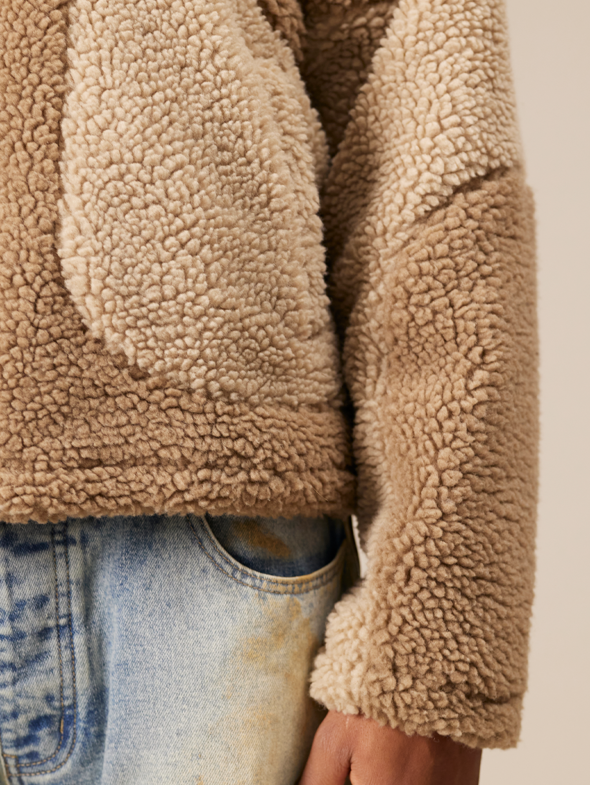 TWO-TONE FLEECE JACKET WITH OVERSIZED DROPPED SHOULDER DESIGN