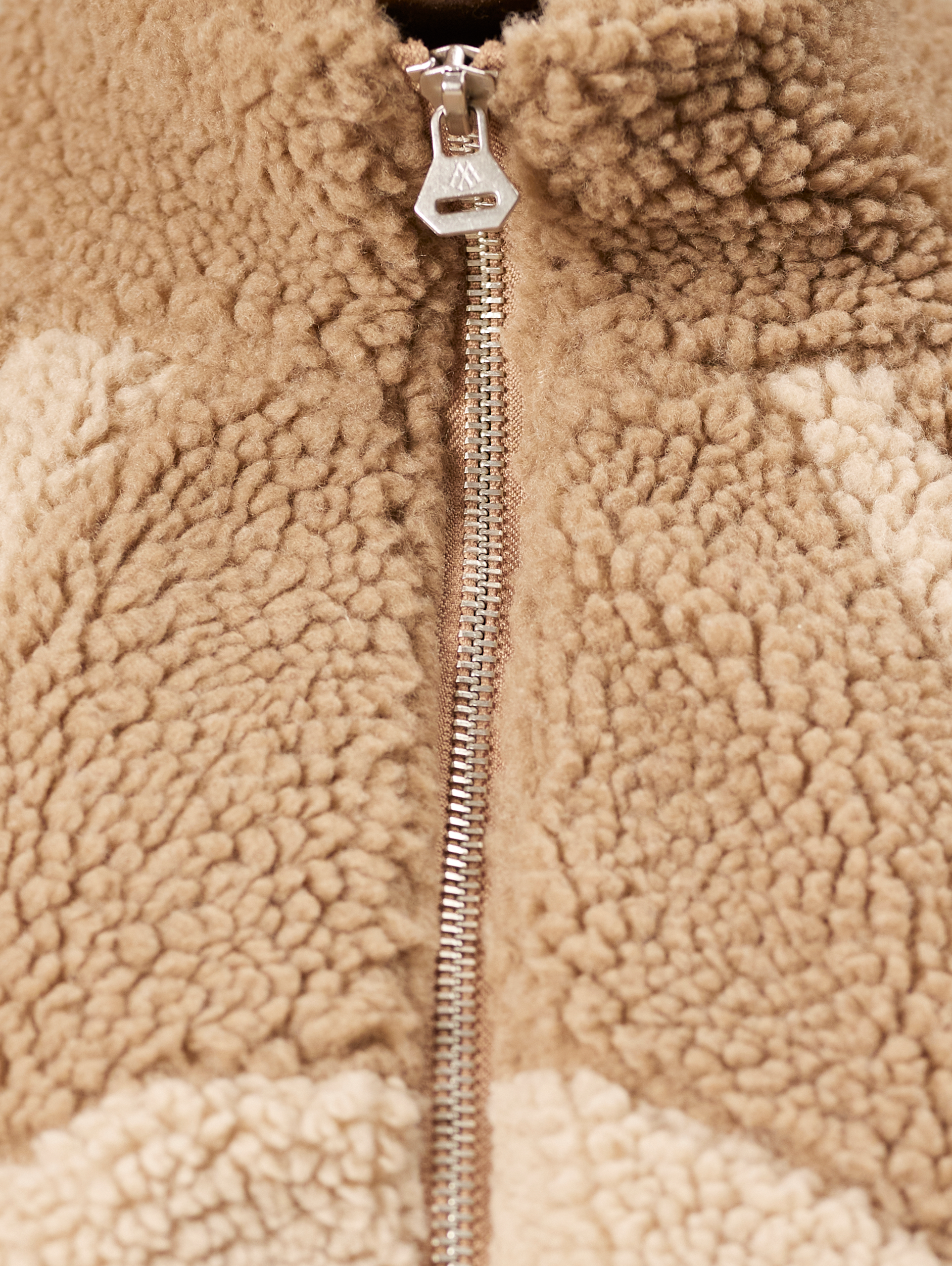 TWO-TONE FLEECE JACKET WITH OVERSIZED DROPPED SHOULDER DESIGN