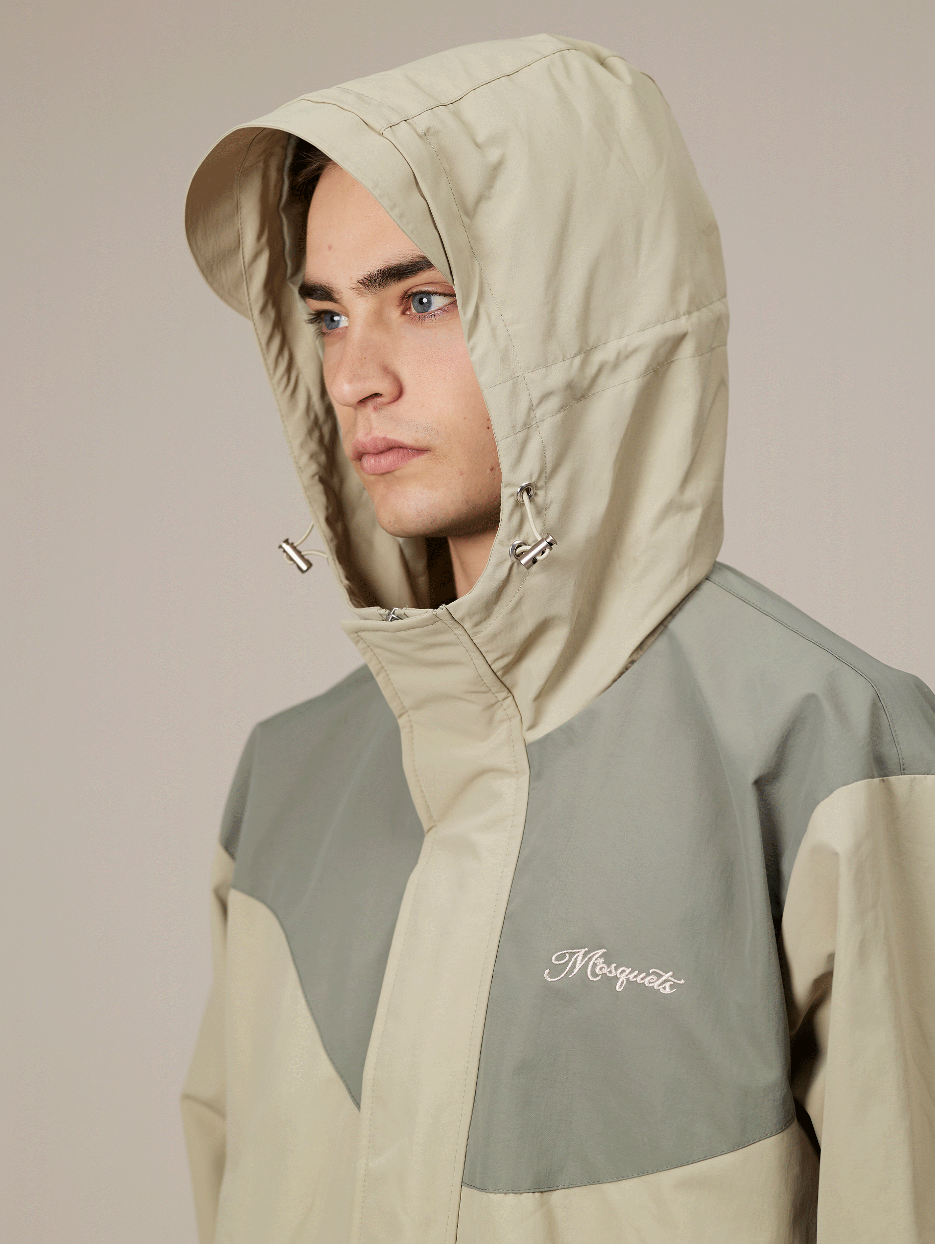 TWO-TONE HOODED JACKET IN LIGHT BEIGE WATERPROOF WINDPROOF DESIGN