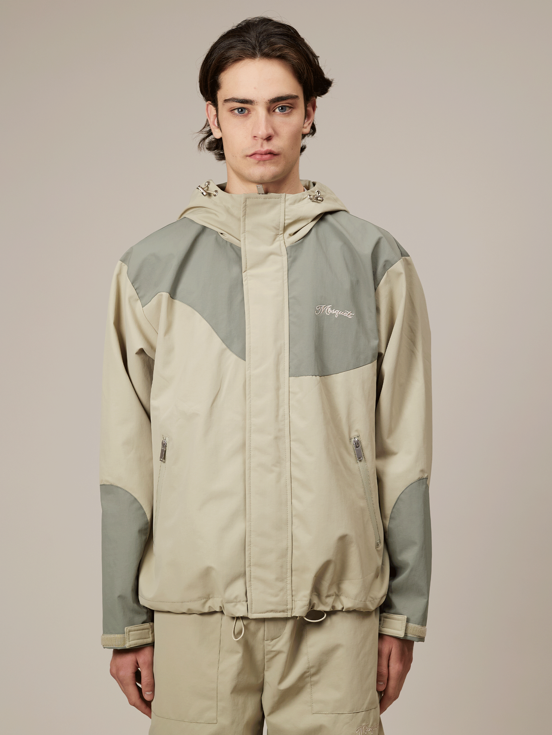 TWO-TONE HOODED JACKET IN LIGHT BEIGE WATERPROOF WINDPROOF DESIGN