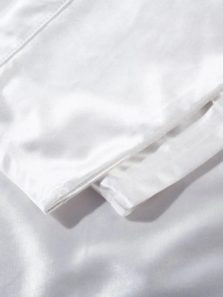 UNISEX LONG-SLEEVED T-SHIRT WITH BLACK AND RED ACCENTS FOR MODERN STREETWEAR