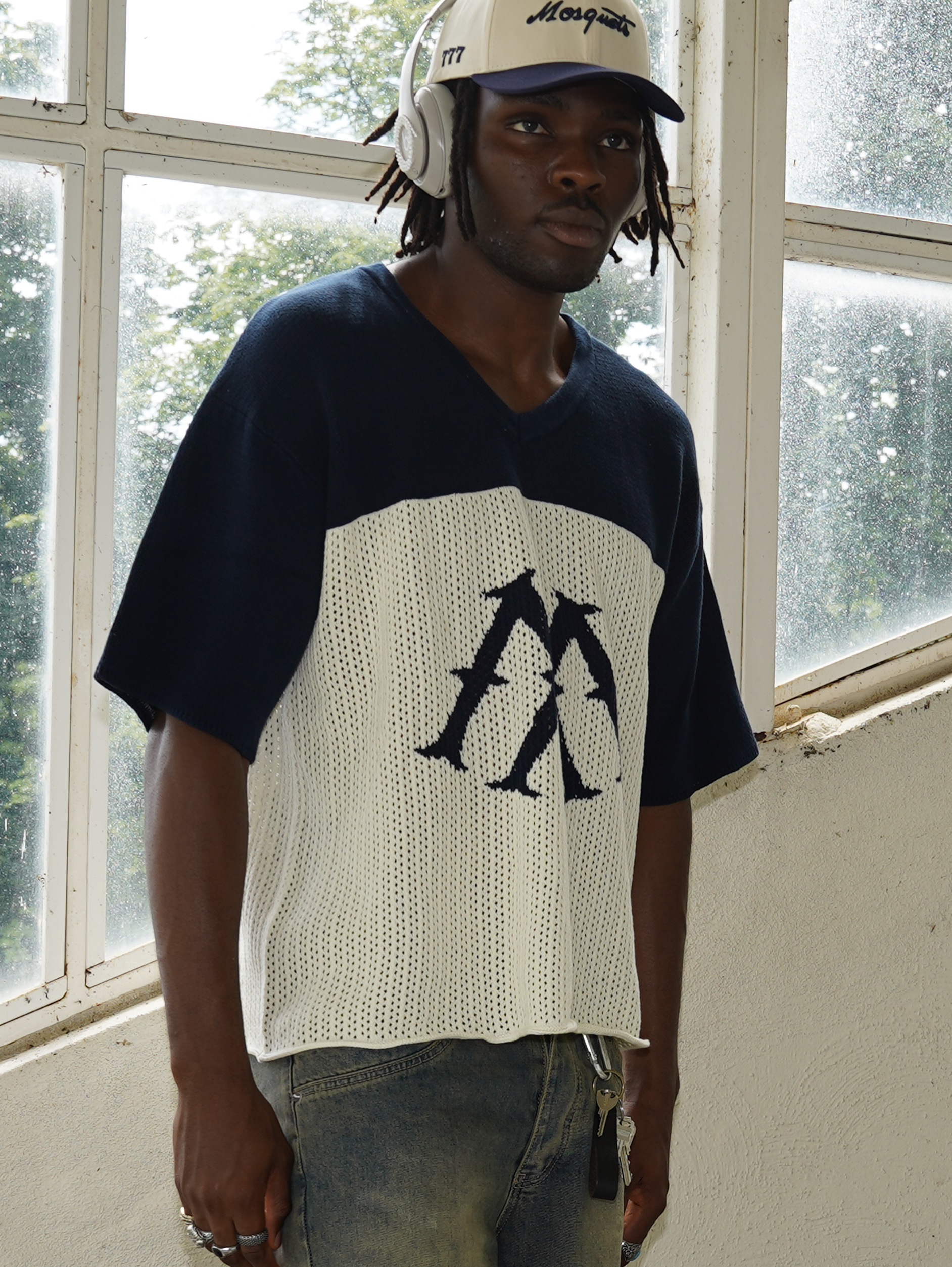 V-NECK SHIRT NAVY AND CREAM WHITE WITH ULTIMATE COMFORT