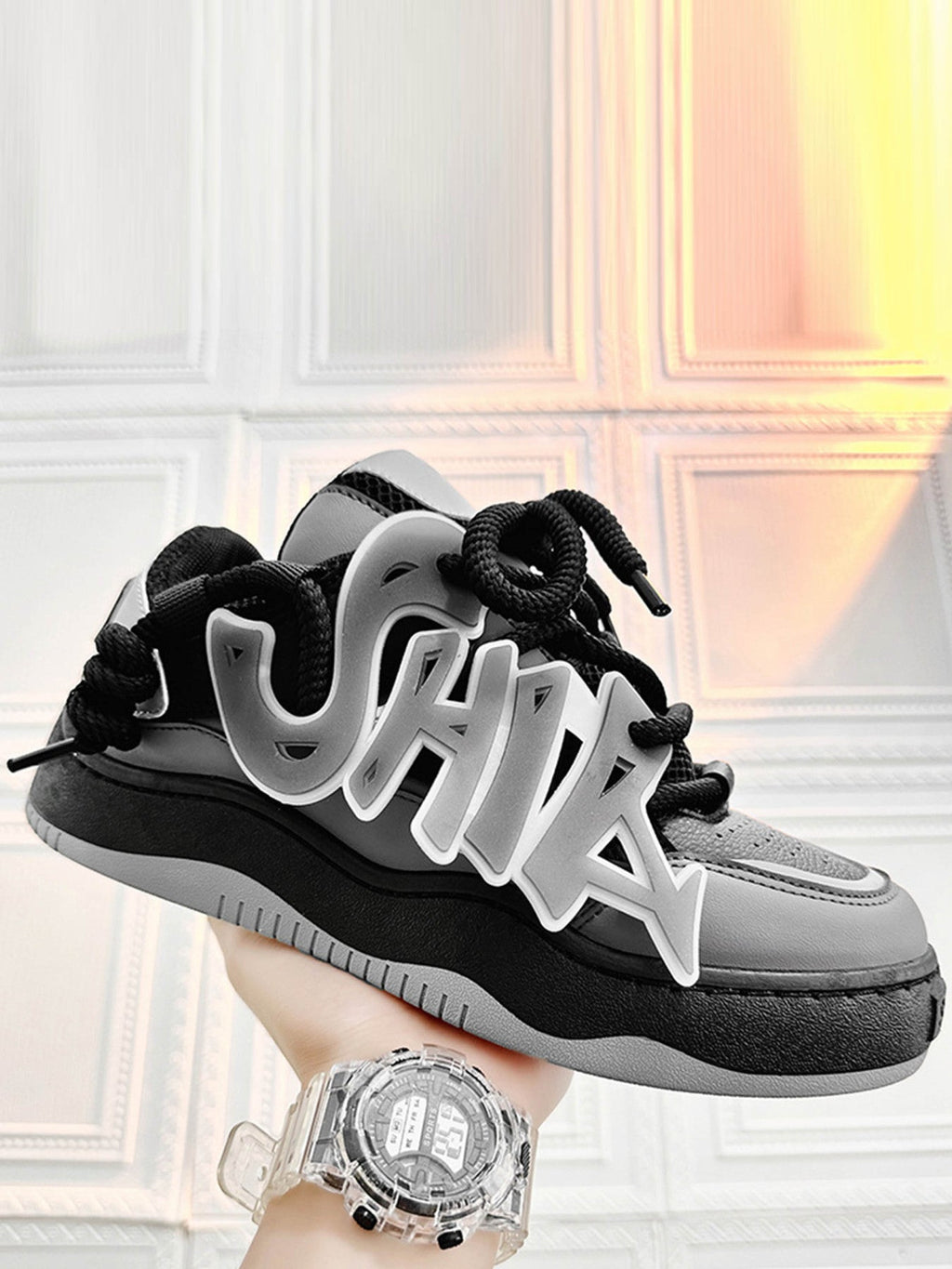 VERSATILE HIGH SNEAKERS IN GRAY AND BLACK FOR EVERYDAY WEAR