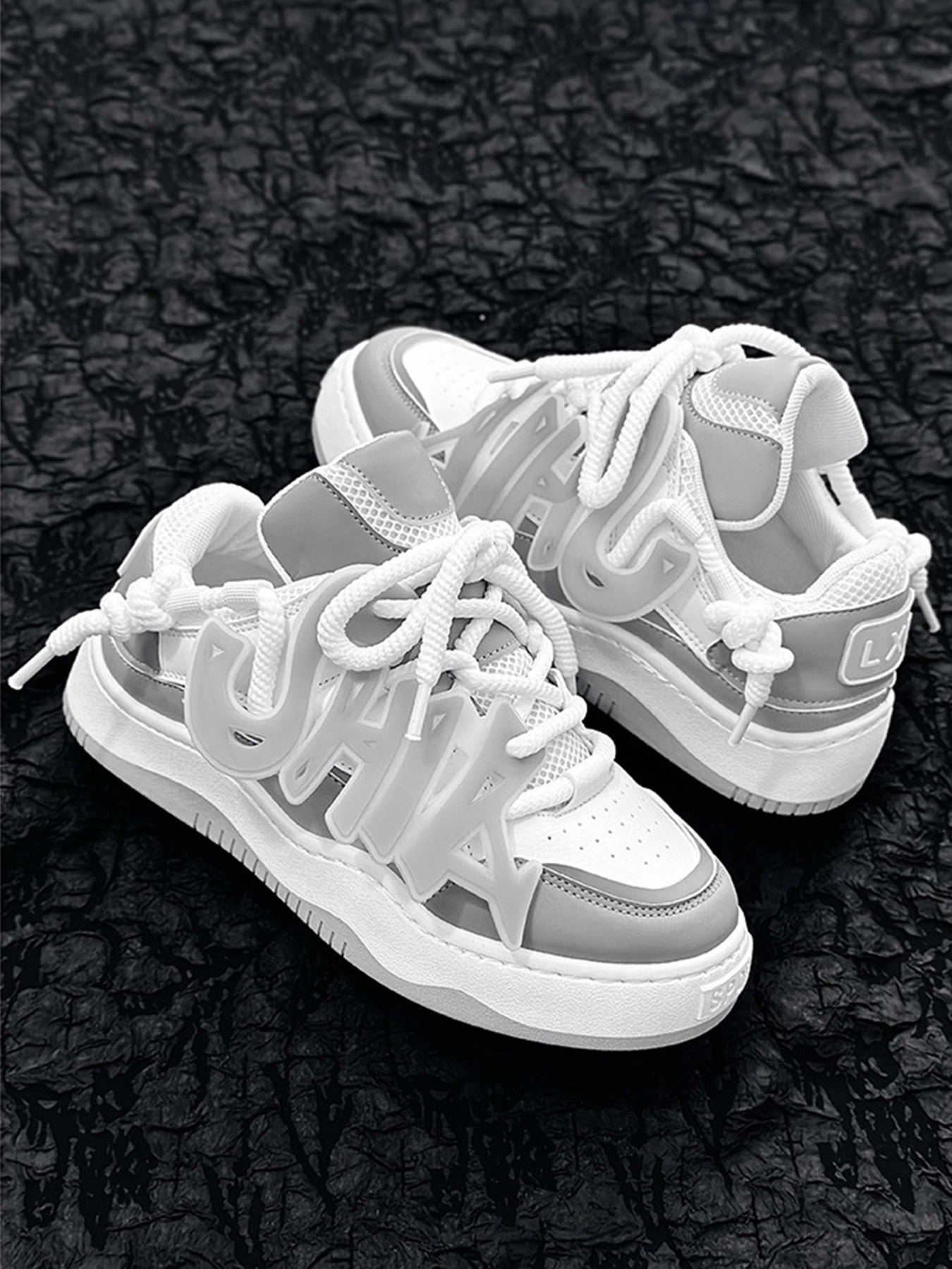 VERSATILE HIGH SNEAKERS IN GRAY AND BLACK FOR EVERYDAY WEAR