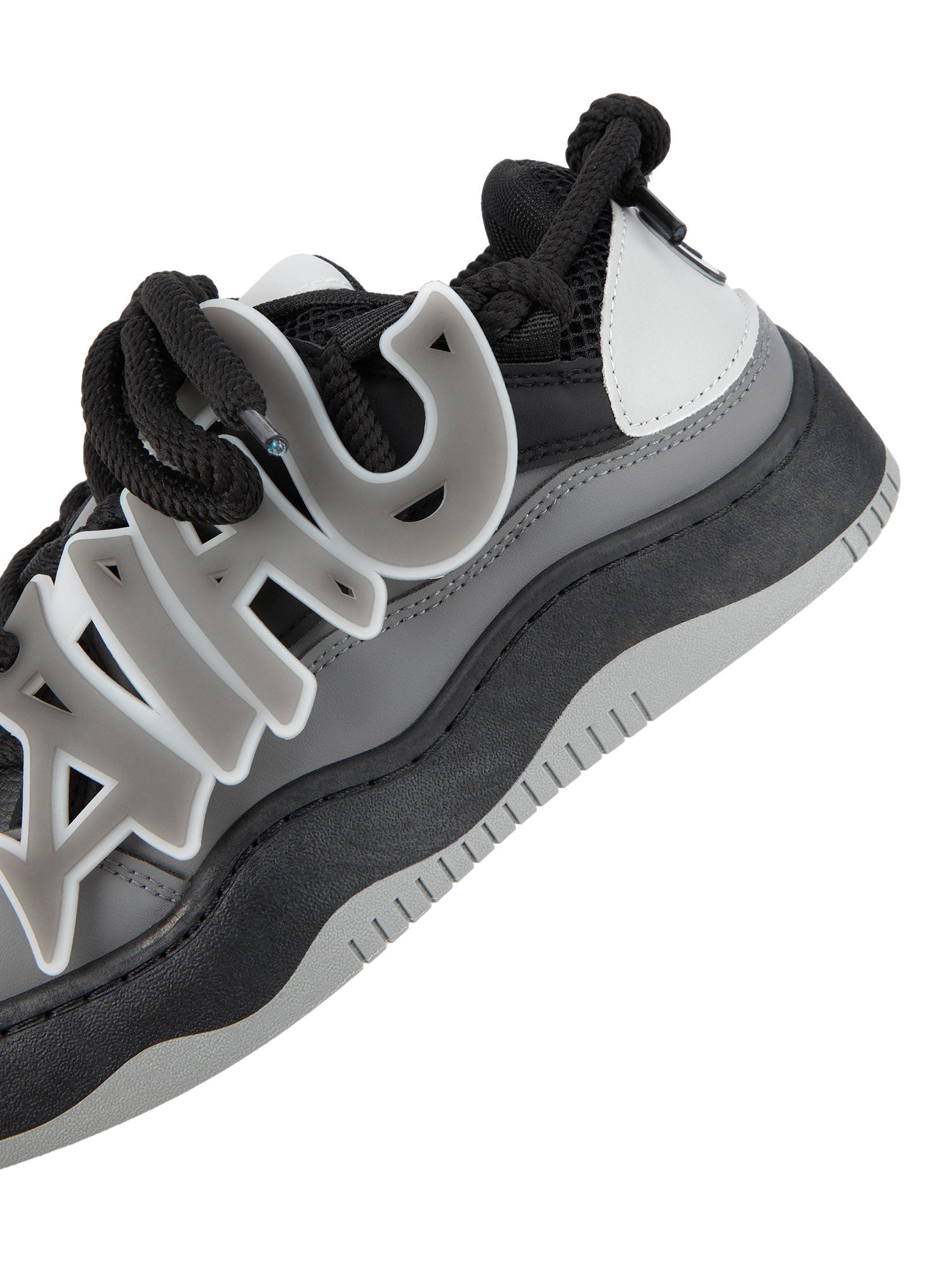 VERSATILE HIGH SNEAKERS IN GRAY AND BLACK FOR EVERYDAY WEAR