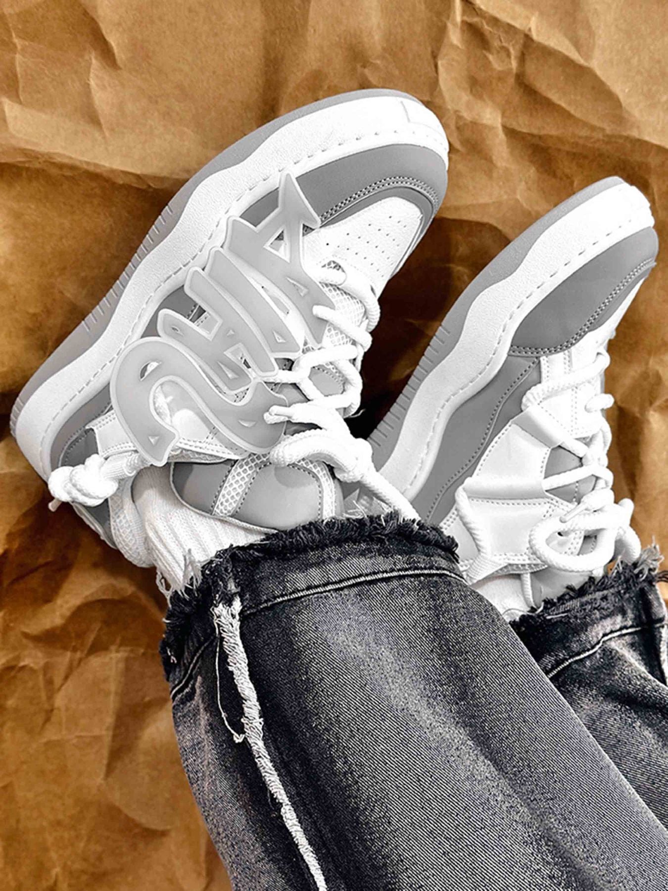 VERSATILE HIGH SNEAKERS IN GRAY AND BLACK FOR EVERYDAY WEAR