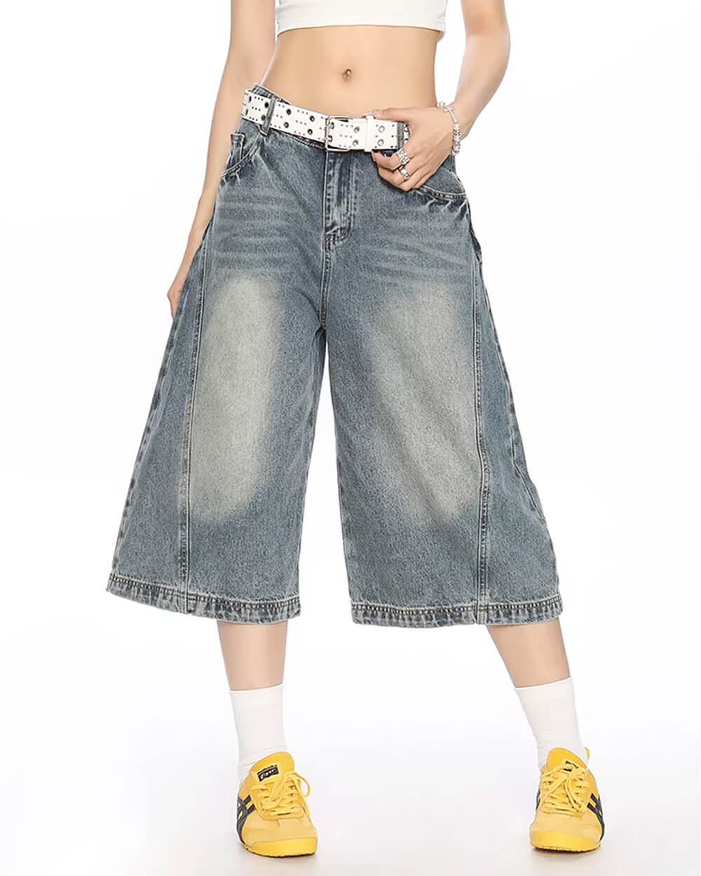 VINTAGE-INSPIRED WIDE-LEG CROPPED JEAN WITH BELT LOOPS AND FEATURE JEANS FEATURE