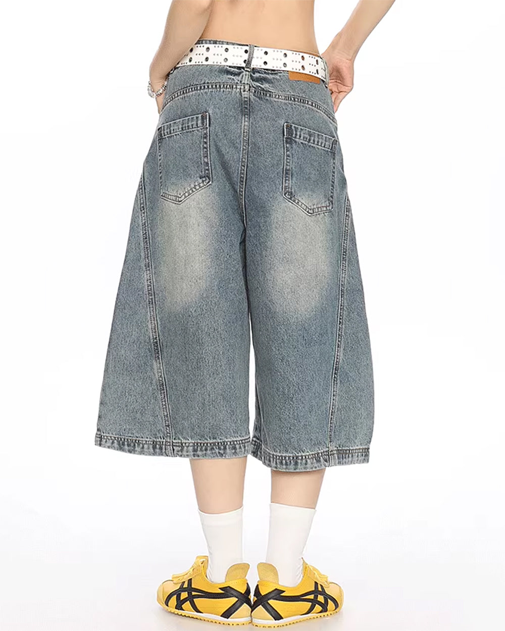 VINTAGE-INSPIRED WIDE-LEG CROPPED JEAN WITH BELT LOOPS AND FEATURE JEANS FEATURE