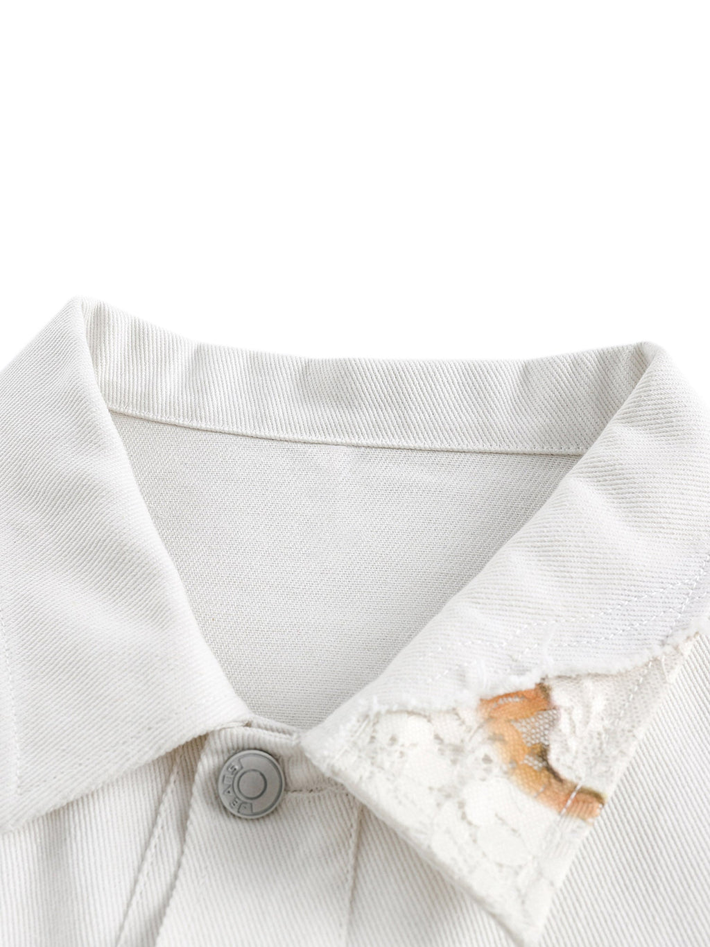 WHITE DENIM SHORT SLEEVE JACKET WITH ABSTRACT PATTERN AND LAPEL COLLAR