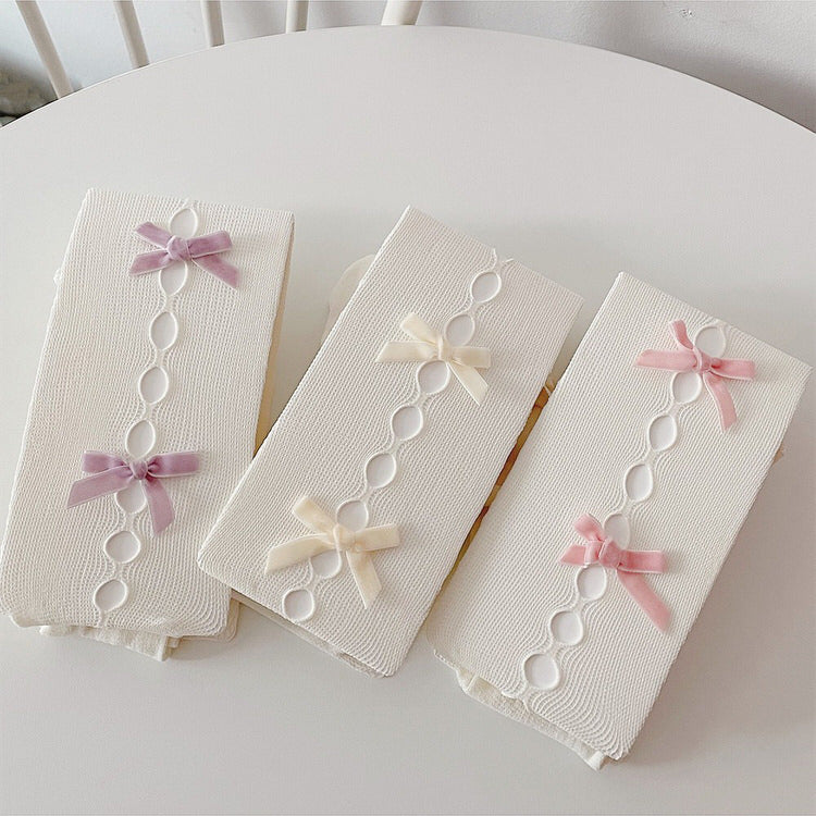 WHITE KNITTED BABY BLANKET WITH PINK BOWS FOR INFANTS