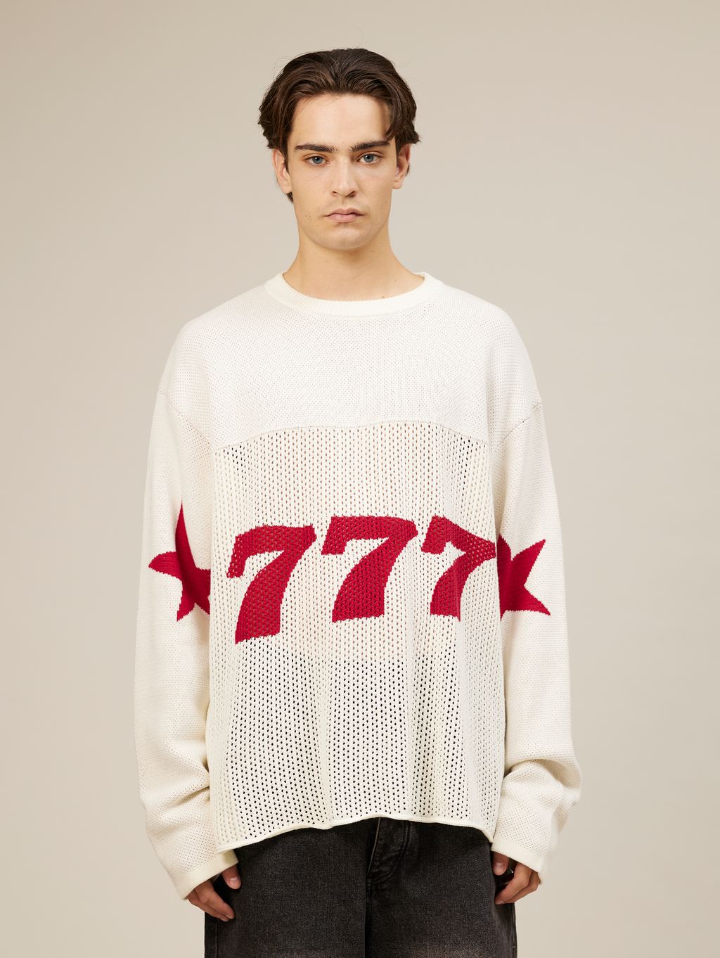 WHITE OVERSIZED KNIT SWEATER WITH RED STARS AND NUMBER 777