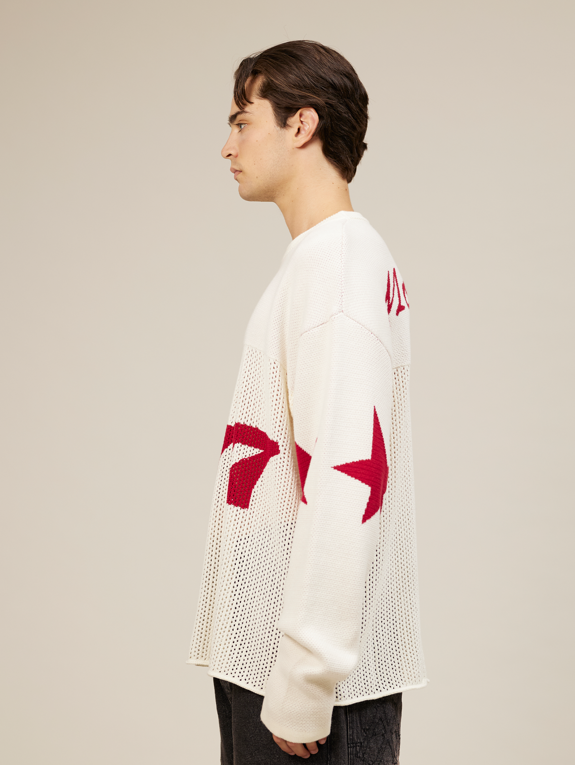 WHITE OVERSIZED KNIT SWEATER WITH RED STARS AND NUMBER 777