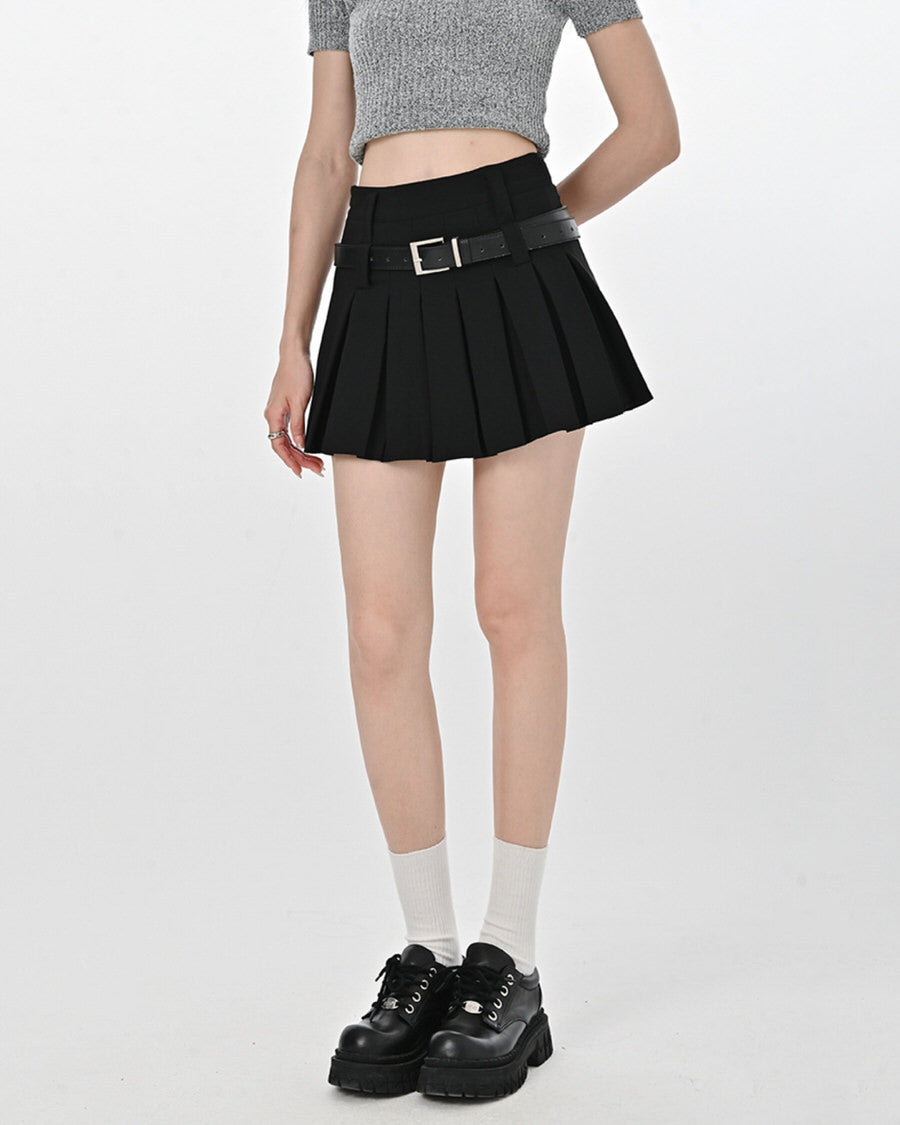 WHITE PLEATED MINI SKIRT WITH BELT