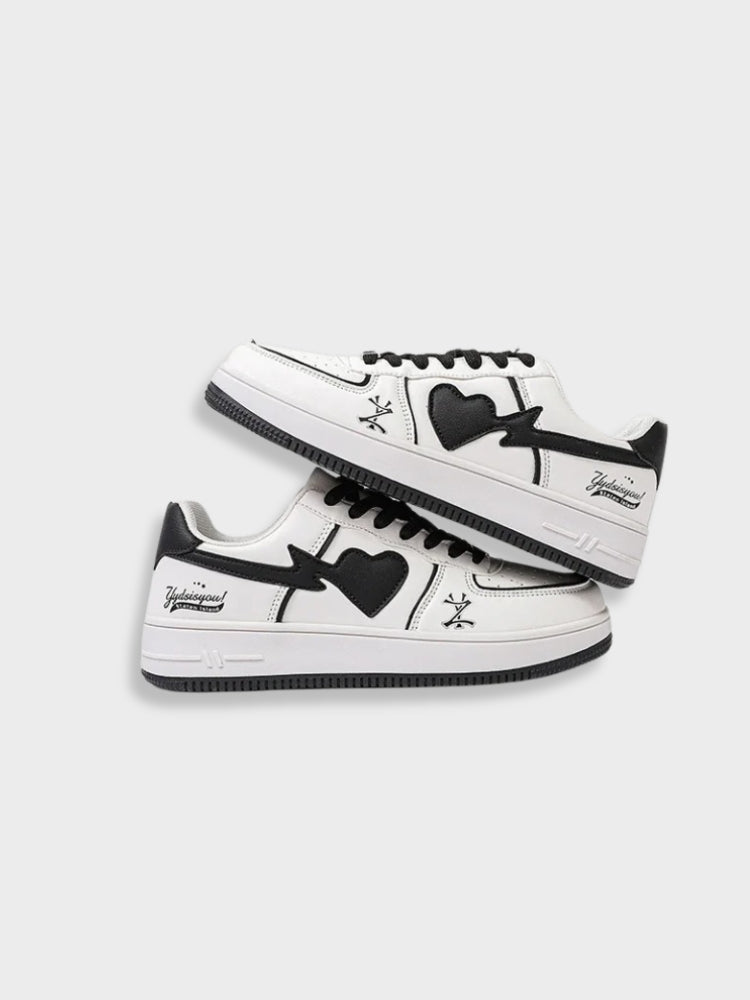 WHITE RETRO SNEAKERS WITH GREEN HEART AND STAR ACCENTS CLEAN WHITE