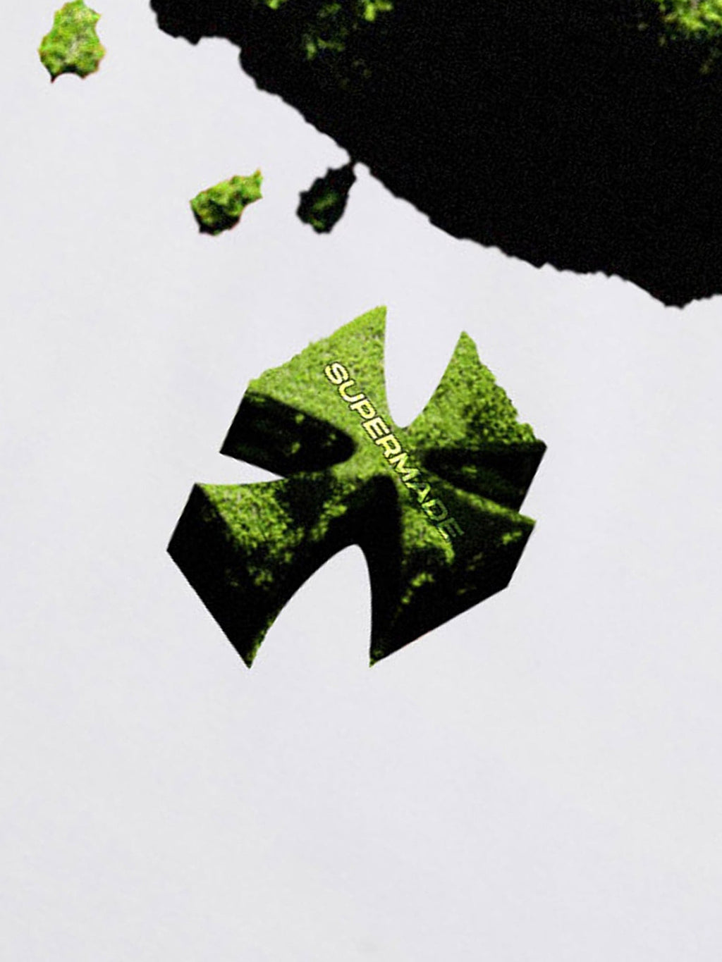 WHITE SHORT SLEEVE T-SHIRT WITH GREEN SKULL GRAPHIC - COOL CASUAL LOOK