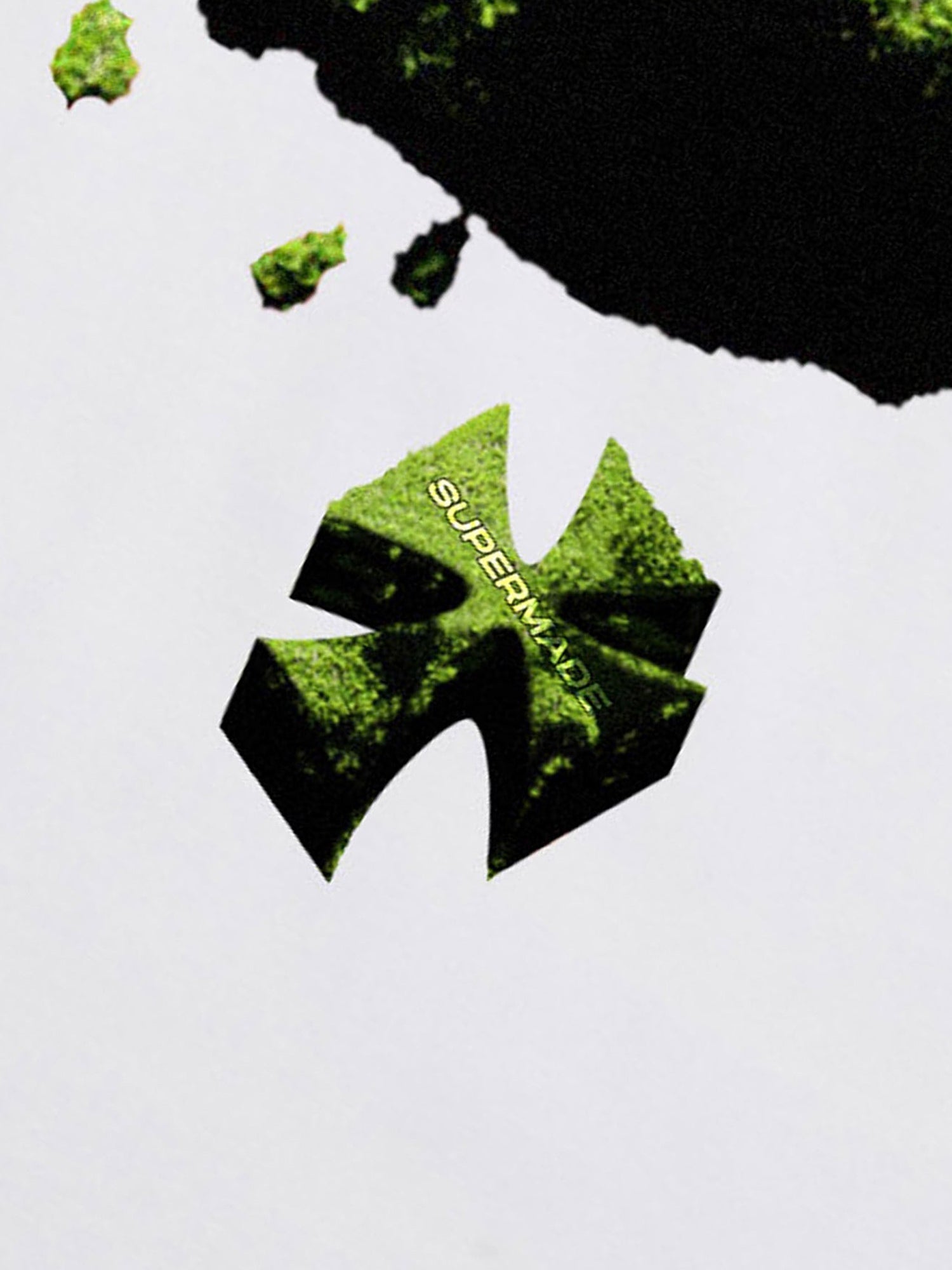 WHITE SHORT SLEEVE T-SHIRT WITH GREEN SKULL GRAPHIC - COOL CASUAL LOOK