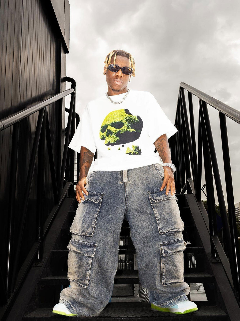 WHITE SHORT SLEEVE T-SHIRT WITH GREEN SKULL GRAPHIC - COOL CASUAL LOOK