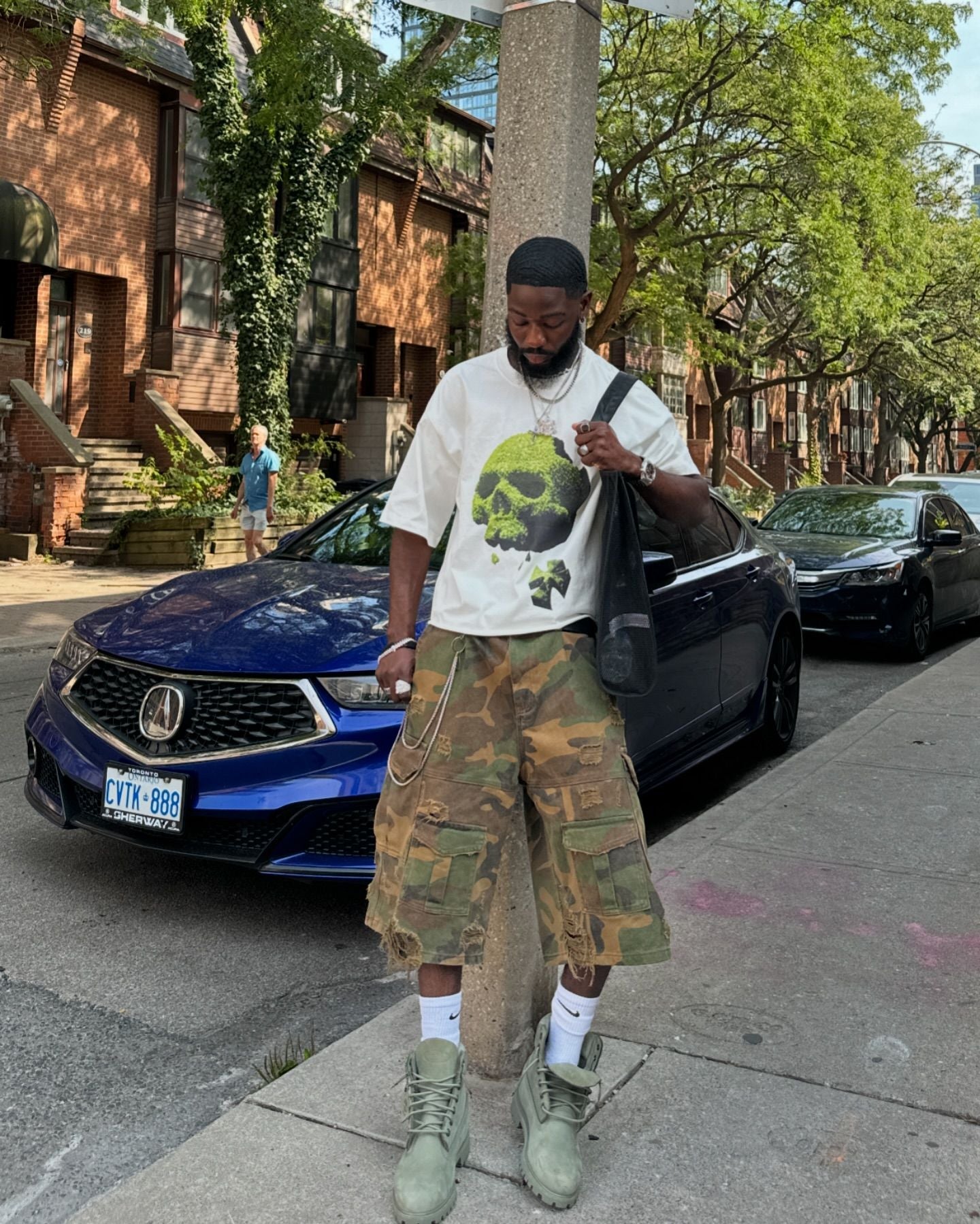 WHITE SHORT SLEEVE T-SHIRT WITH GREEN SKULL GRAPHIC - COOL CASUAL LOOK