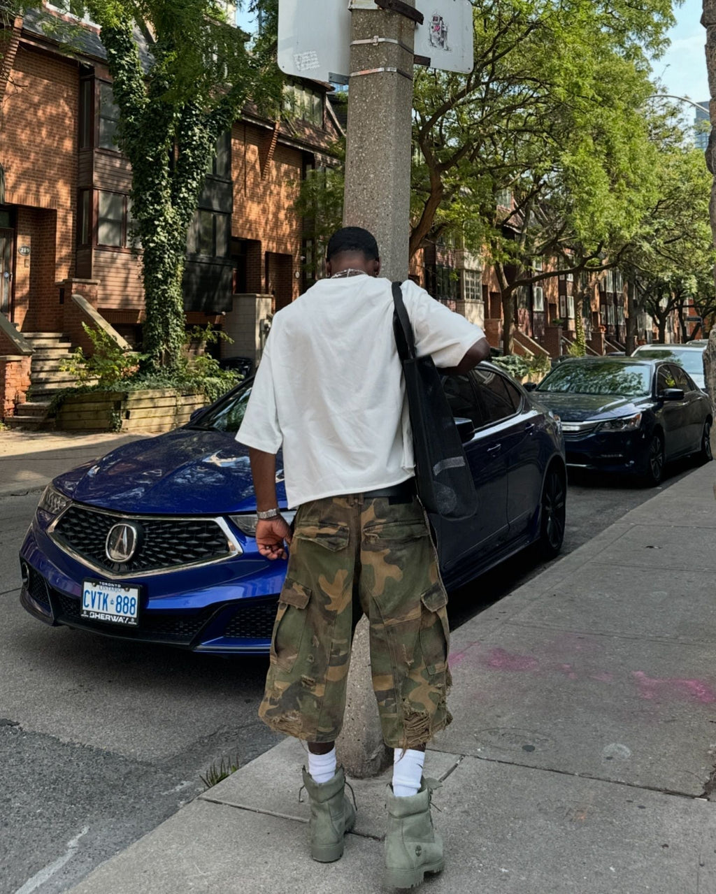 WHITE SHORT SLEEVE T-SHIRT WITH GREEN SKULL GRAPHIC - COOL CASUAL LOOK