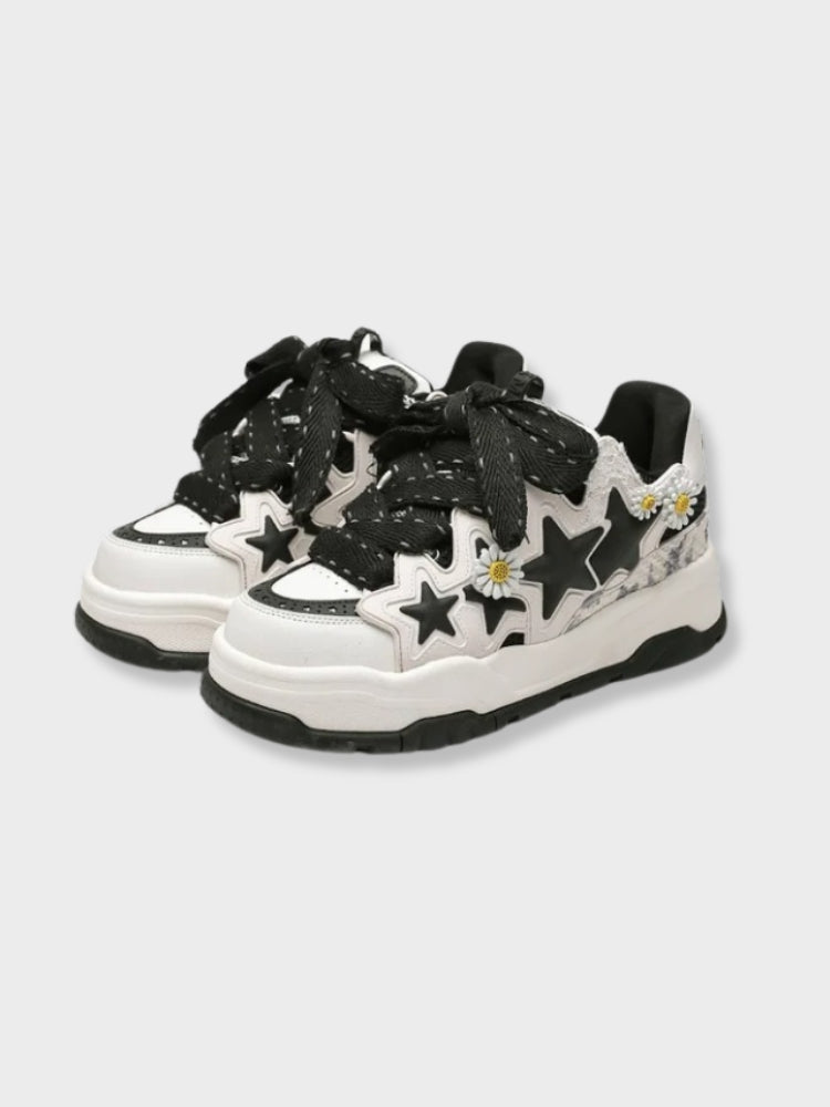 WHITE SNEAKERS WITH BLACK STAR ACCENTS VINTAGE TRIPLE STAR DESIGN